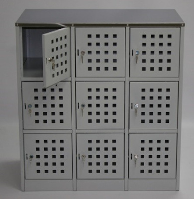 Шкаф для сумок 9