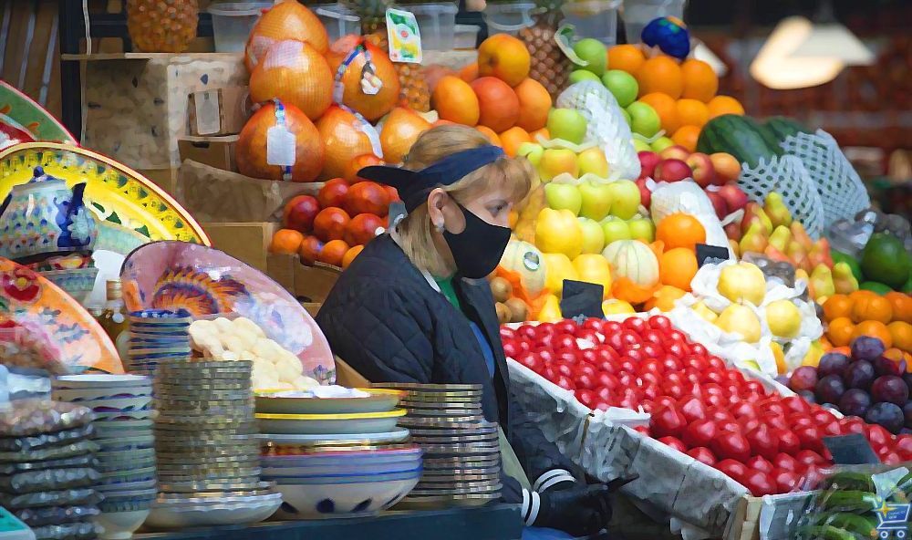 тетя на рынке в овощах.jpg Прошлые санитарные постановления практически не затрагивали работу рынков. Рынки работают в соответствии с требованиями, написанными еще в 1979 году.