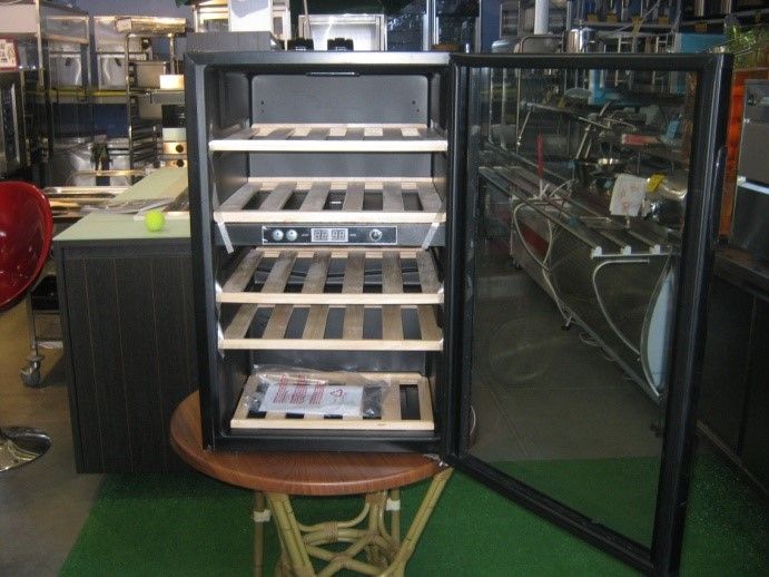 Обзор на Винный шкаф «Starfood JC – 128 D» Винный шкаф «Starfood JC – 128 D»