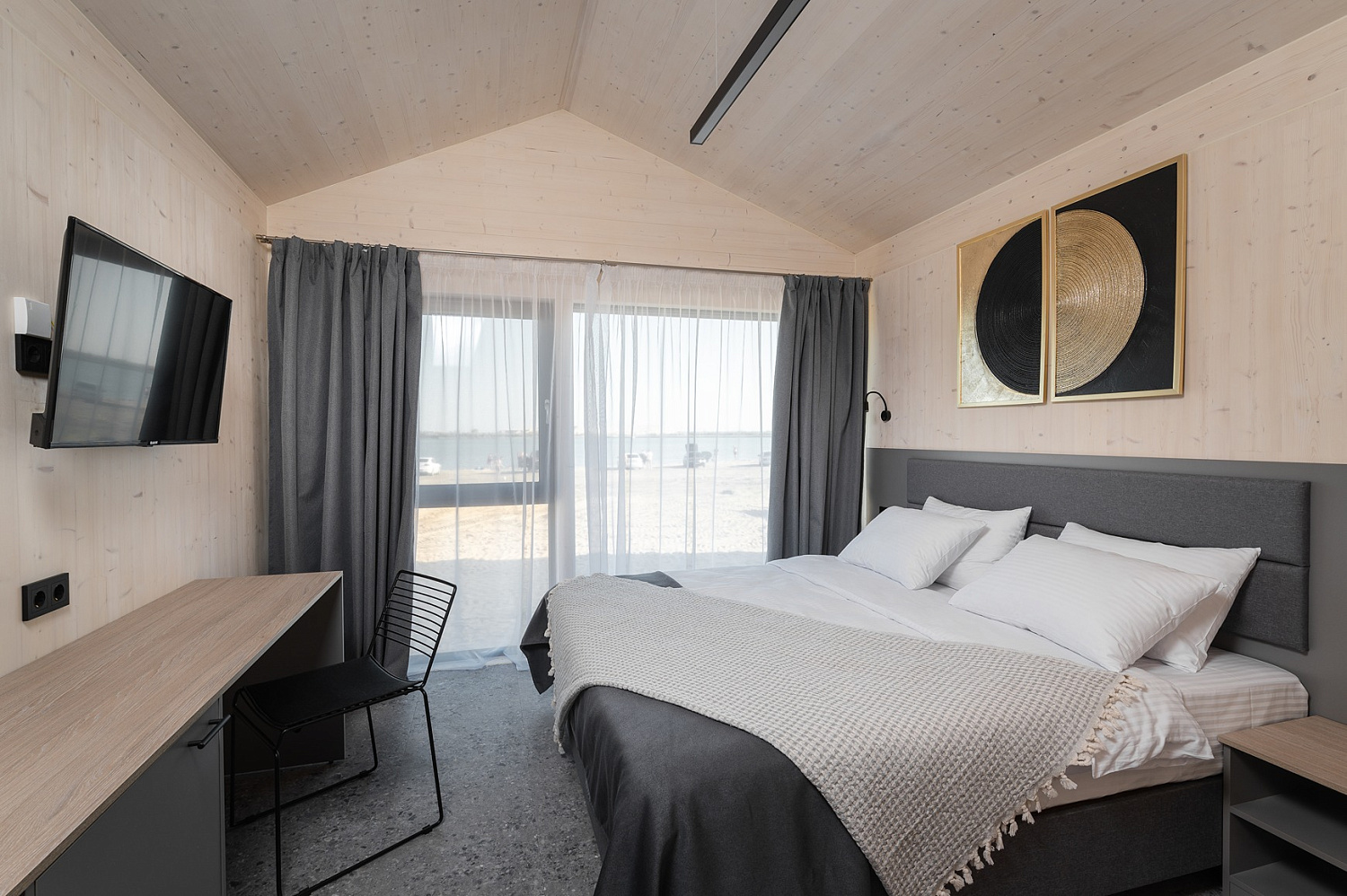 Стильный минимализм на берегу озера: как «Мастерская Вкуса» создала мебель для глэмпинга «Сны» Стильный минимализм на берегу озера: как «Мастерская Вкуса» создала мебель для глэмпинга «Сны»