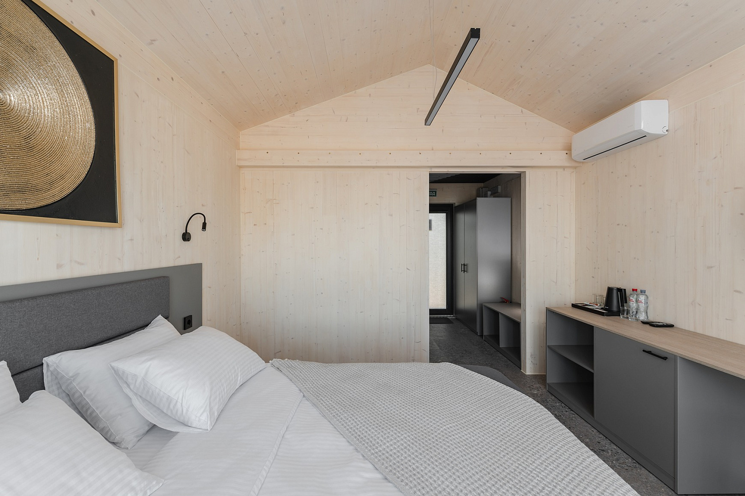 Стильный минимализм на берегу озера: как «Мастерская Вкуса» создала мебель для глэмпинга «Сны» Стильный минимализм на берегу озера: как «Мастерская Вкуса» создала мебель для глэмпинга «Сны»