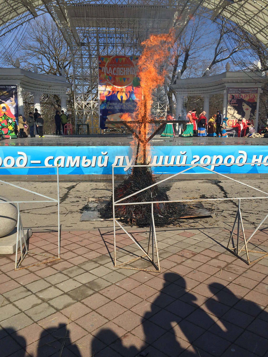 Безумное чаепитие в Масленицу