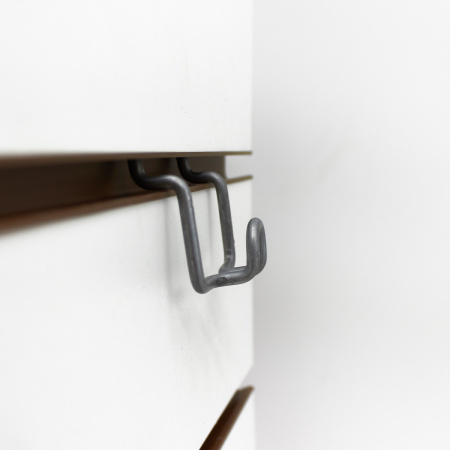 kryuchok-universalnyy-na-ekonompanel-tsink-0